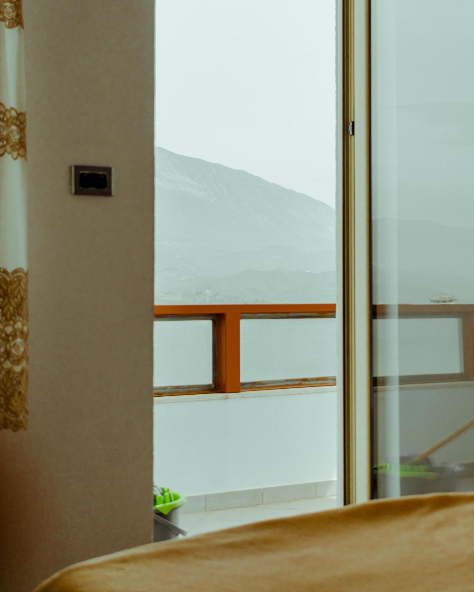 Guesthouse Shtino Gjirokastër Exteriör bild